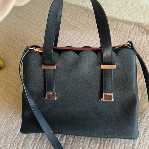 Ted Baker Black Scallop edge crossbody handbag with rose gold hardware. - Picture 2 of 8